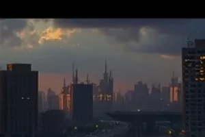 《纸上山河》剧照：摊开的古籍地图与放大镜